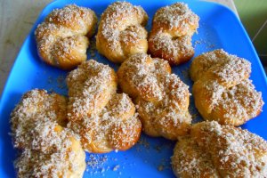Sfintisori moldovenesti impletiti, din aluat de frupt (de dulce)