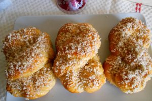 Sfintisori moldovenesti impletiti, din aluat de frupt (de dulce)