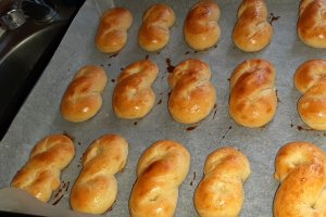 Mucenici cu aluat de cozonac - reteta imbunatatita
