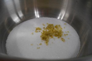 Desert budinca de gris cu visine si jeleu