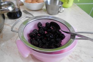 Desert budinca de gris cu visine si jeleu