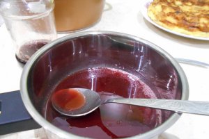 Desert budinca de gris cu visine si jeleu