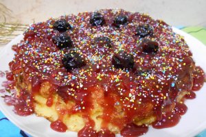 Desert budinca de gris cu visine si jeleu