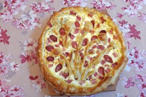 Aperitiv tarta cu branza, bacon si cabanos