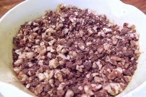 Desert prajitura cu ciocolata amaruie si nuca
