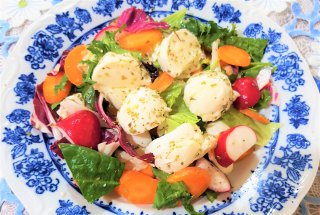 Salata cu mozzarella- bocconcini