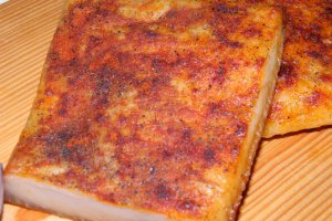 Slanina fiarta in moare cu piper si boia