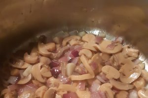 Tocanita cu ciuperci si legume