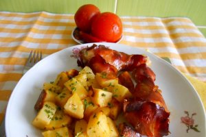 Copanele de pui invelite in bacon, la cuptor