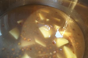 Supa crema de linte cu chimen si boia afumata
