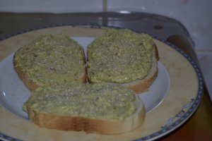 Pasta de avocado cu migdale-reteta de post
