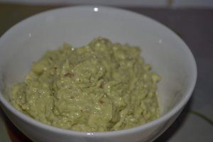 Pasta de avocado cu migdale-reteta de post