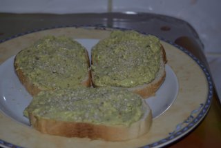 Pasta de avocado cu migdale-reteta de post