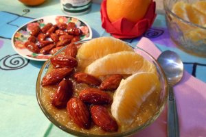 Desert piure de mere coapte, cu portocale si migdale glasate