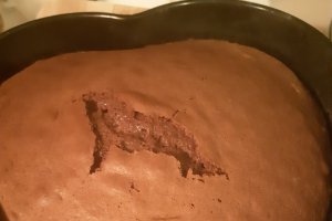 Desert tort aniversar cu fructe de padure si crema de vanilie