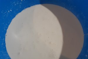 Desert tort aniversar cu fructe de padure si crema de vanilie
