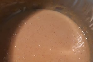 Desert tort aniversar cu fructe de padure si crema de vanilie