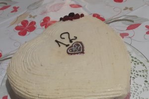 Desert tort aniversar cu fructe de padure si crema de vanilie