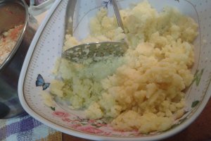 Chiftelute din orez si cartofi cu ciulama de ciuperci