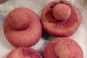 Desert papanasi prajiti cu smantana si dulceata de cirese