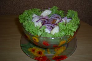 Salata cu sunculita, mere si cascaval