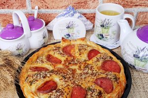 Aperitiv tarta cu salam