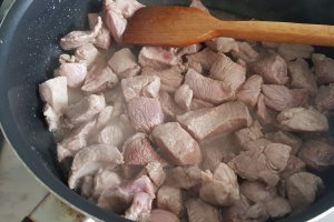 Tocanita piperata cu carne de porc
