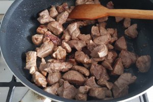 Tocanita piperata cu carne de porc