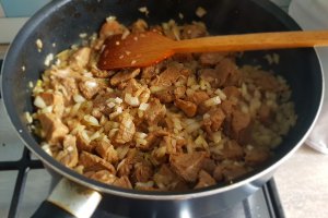 Tocanita piperata cu carne de porc