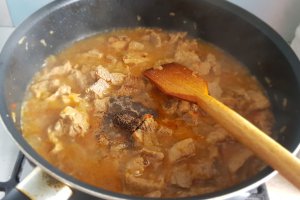 Tocanita piperata cu carne de porc