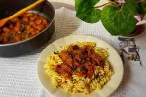Tocanita piperata cu carne de porc