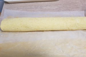 Desert rulada cu crema de ciocolata