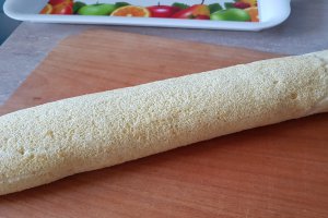 Desert rulada cu crema de ciocolata