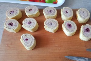 Desert rulada cu crema de ciocolata