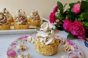 Desert rulada cu crema de ciocolata