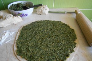 Placinta rulata, cu spanac si cartofi