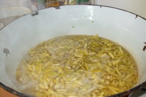 Fasole galbena la borcan