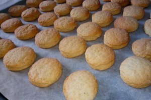 Desert biscuiti de post cu anason si vin alb
