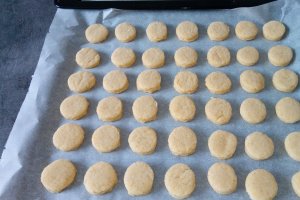 Desert biscuiti de post cu anason si vin alb