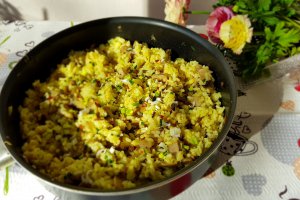 Ciuperci brune cu orez si turmeric