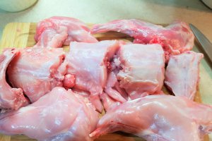 Friptura de iepure marinat in iaurt