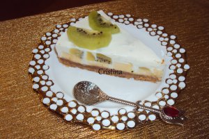 Desert tarta cu iaurt si kiwi