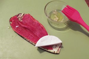 Rulouri aperitiv cu legume trase la grill si branza