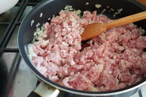 Paste cu carne tocata de porc, la cuptor