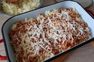 Paste cu carne tocata de porc, la cuptor