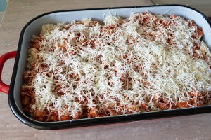 Paste cu carne tocata de porc, la cuptor