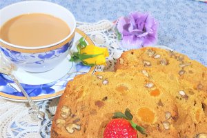 Desert chec cu fructe, nuci si cardamom - la masina de paine