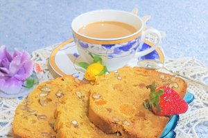 Desert chec cu fructe, nuci si cardamom - la masina de paine