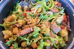 Salata nemteasca cu carne de vita si cartofi