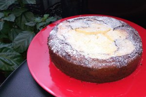 Desert cheesecake cu aroma de vanilie si blat ciocolatos